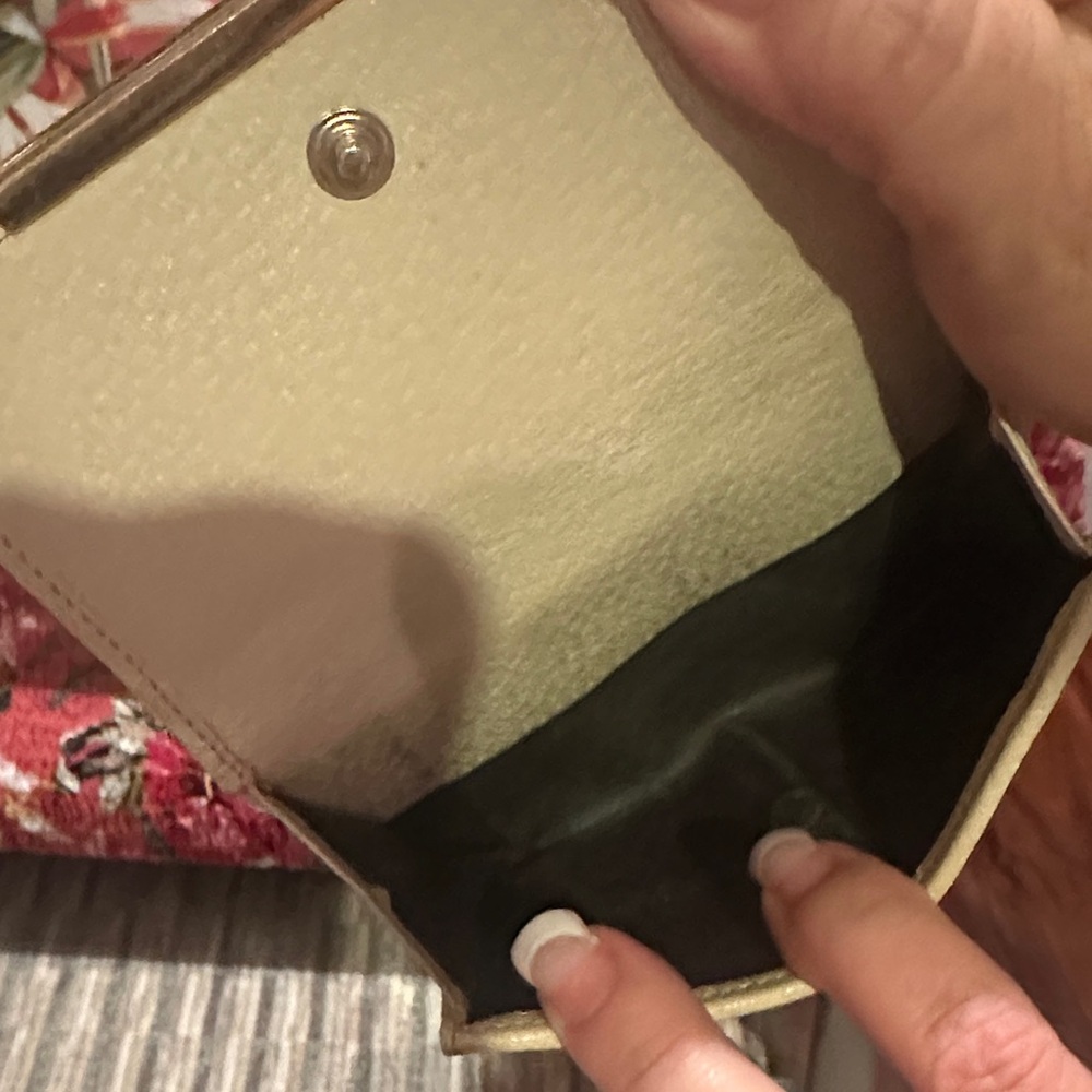 Gucci Beige and Brown Monogram Wallet - Picture 4 of 7